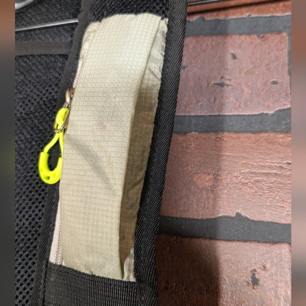 Trail Running Vest - Local Lion - Picture 5 of 14